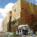 The Royal Pacific Hotel & Towers