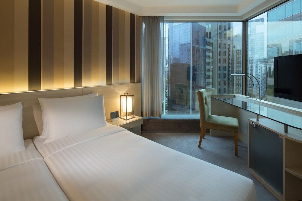 Hotel The Royal Pacific & Towers 4*