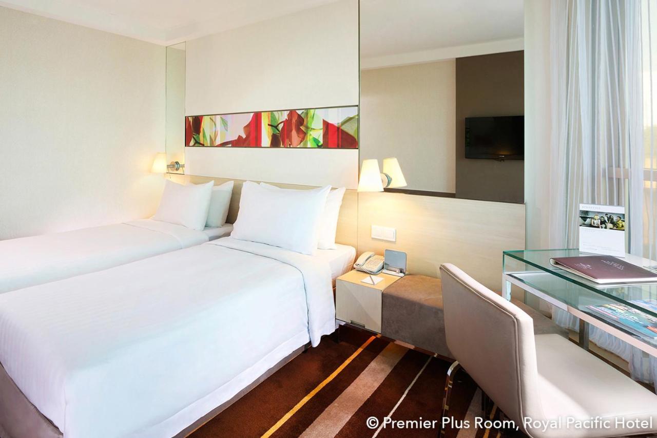 The Royal Pacific & Towers Hotel