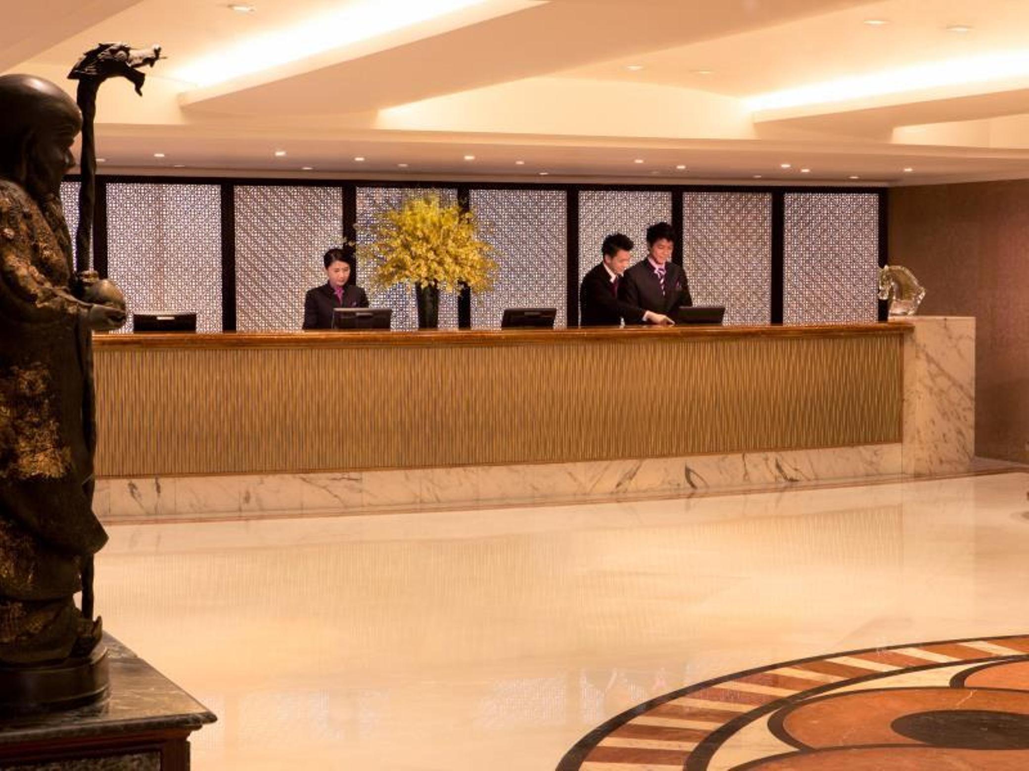 The Royal Pacific & Towers Hotel 4*