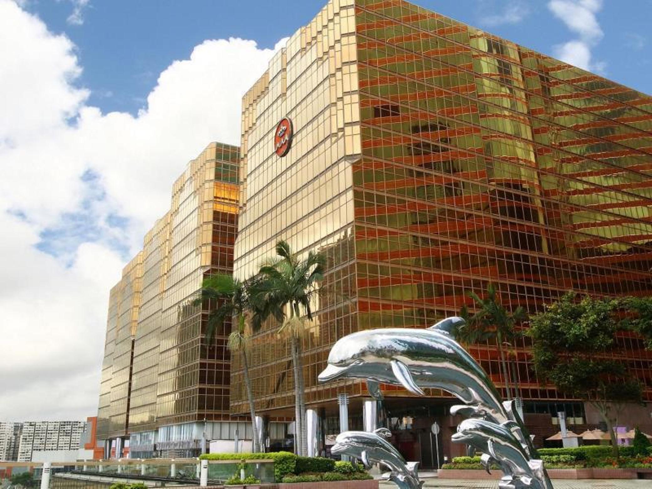 The Royal Pacific & Towers Hotel
