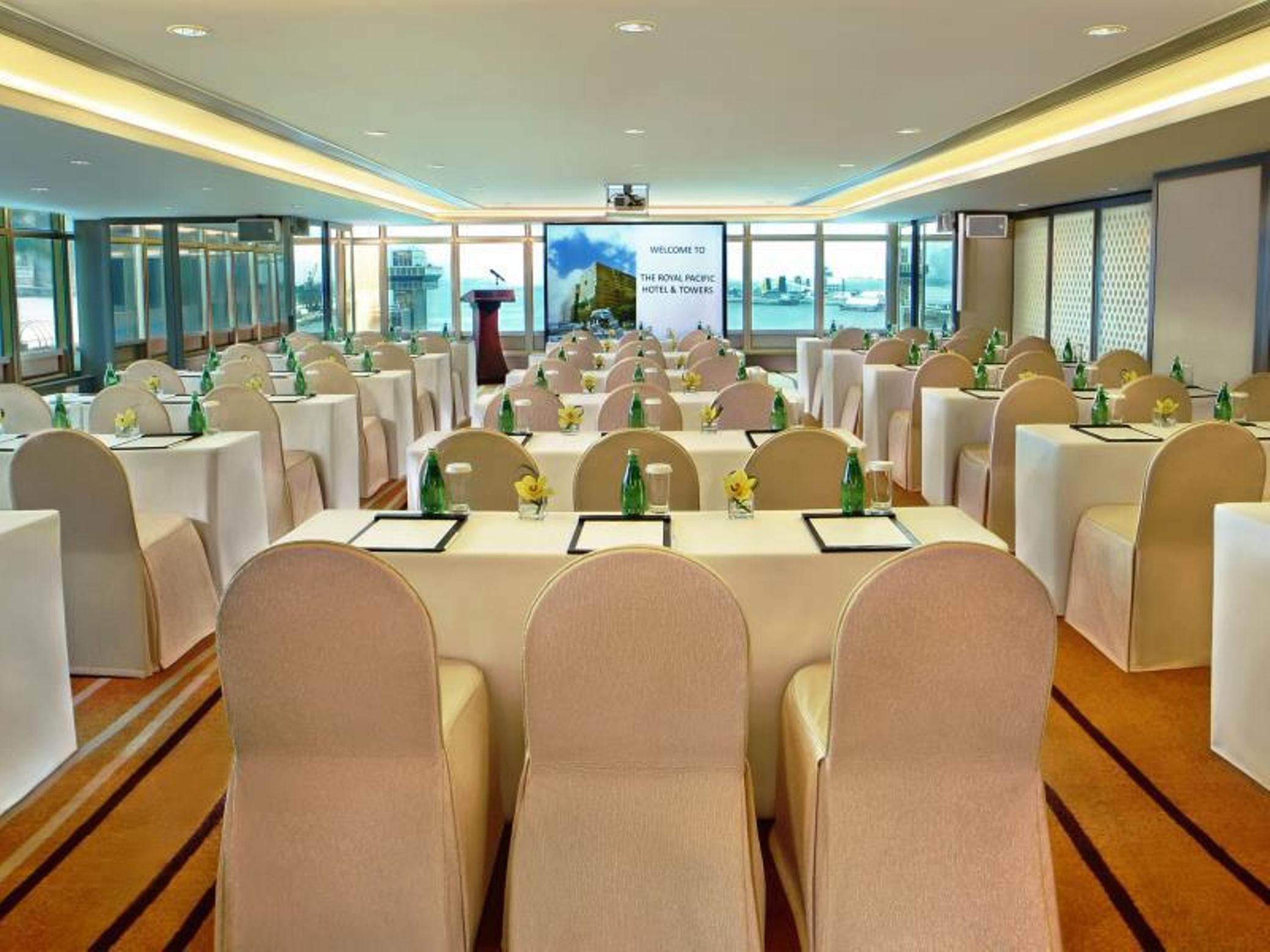 The Royal Pacific & Towers Hotel 4*