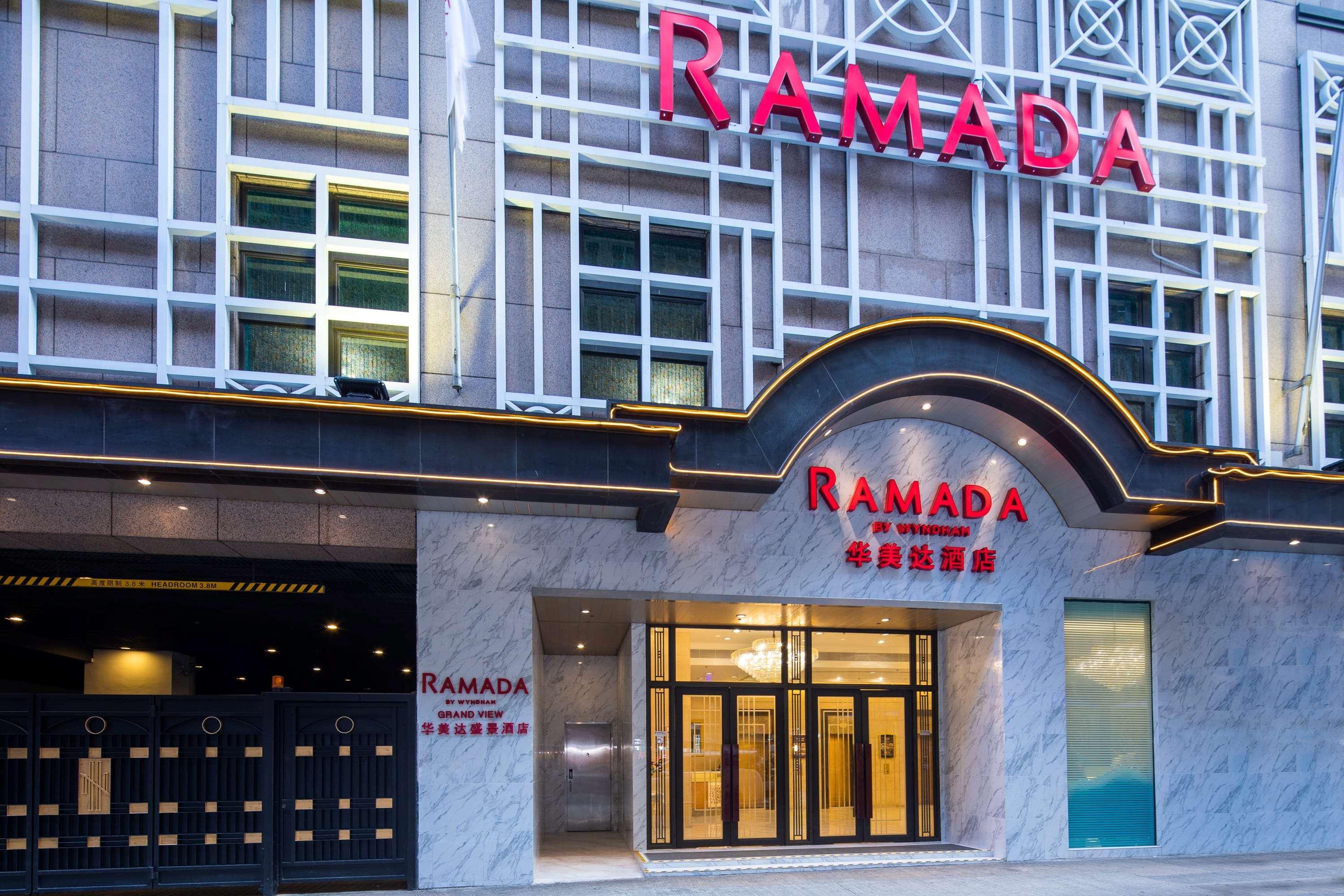 Khách sạn Ramada Grand View