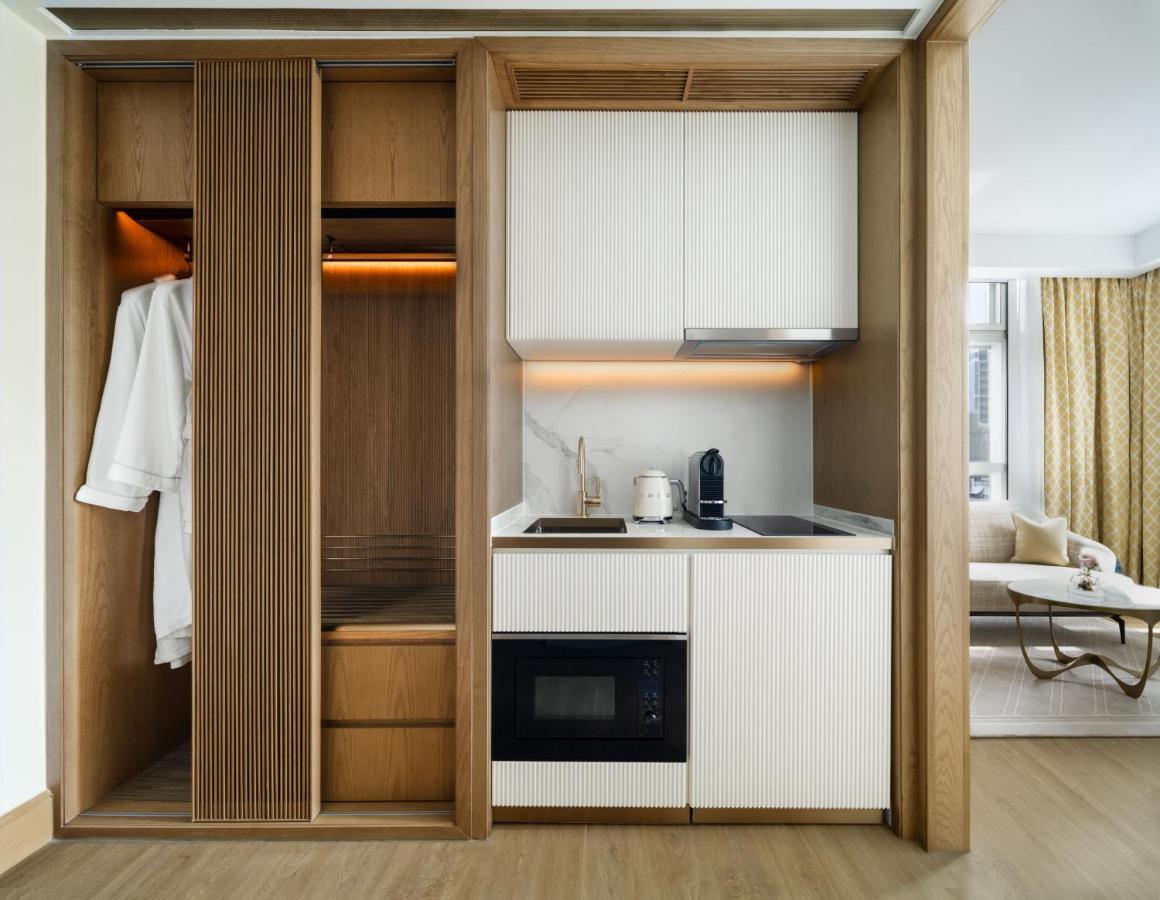 Hotel Lanson Place Causeway Bay, 5*