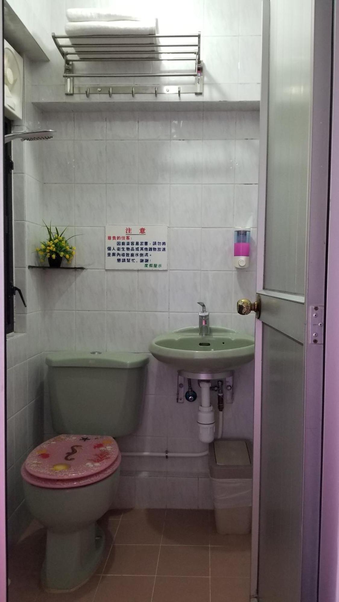 Man Lai Wah *