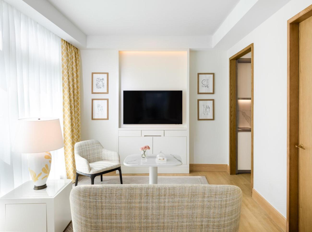 Hotel Lanson Place Causeway Bay, 5*