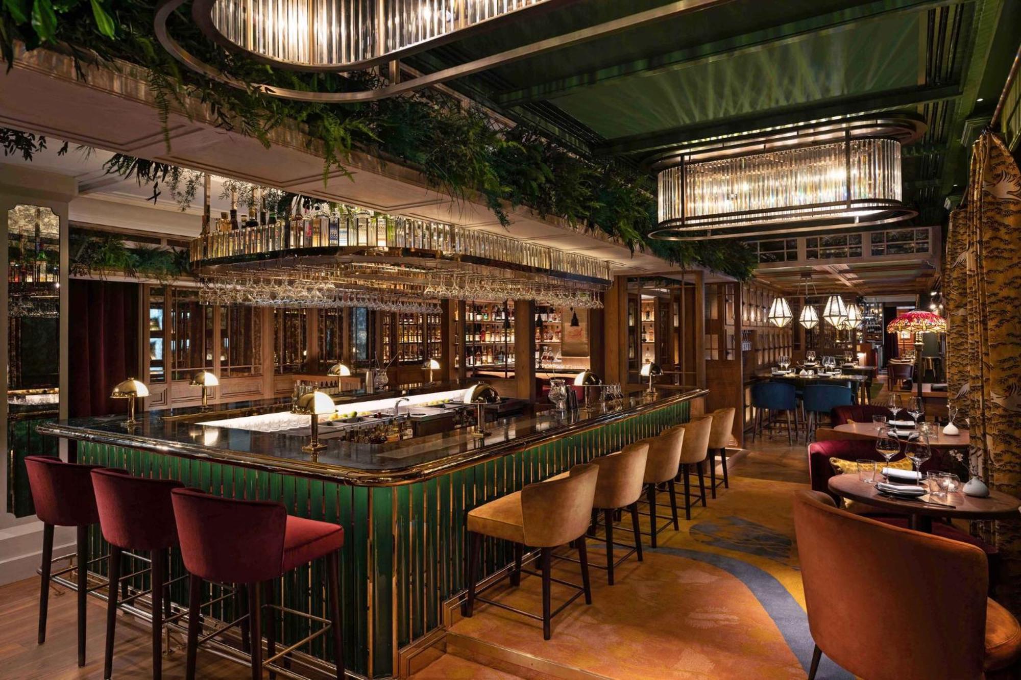 Mandarin Oriental, Khách sạn Hong Kong