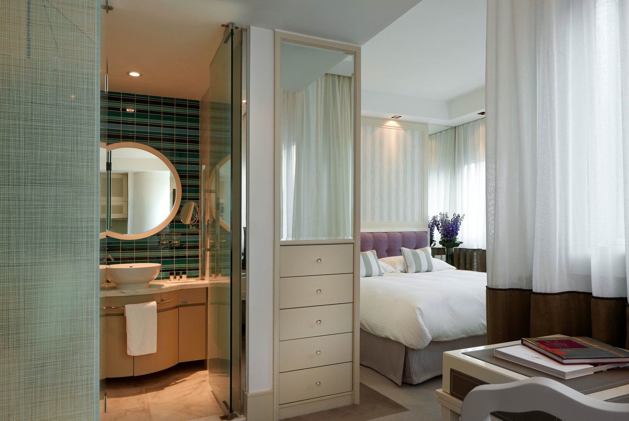 Hotel Lanson Place Causeway Bay, 5*