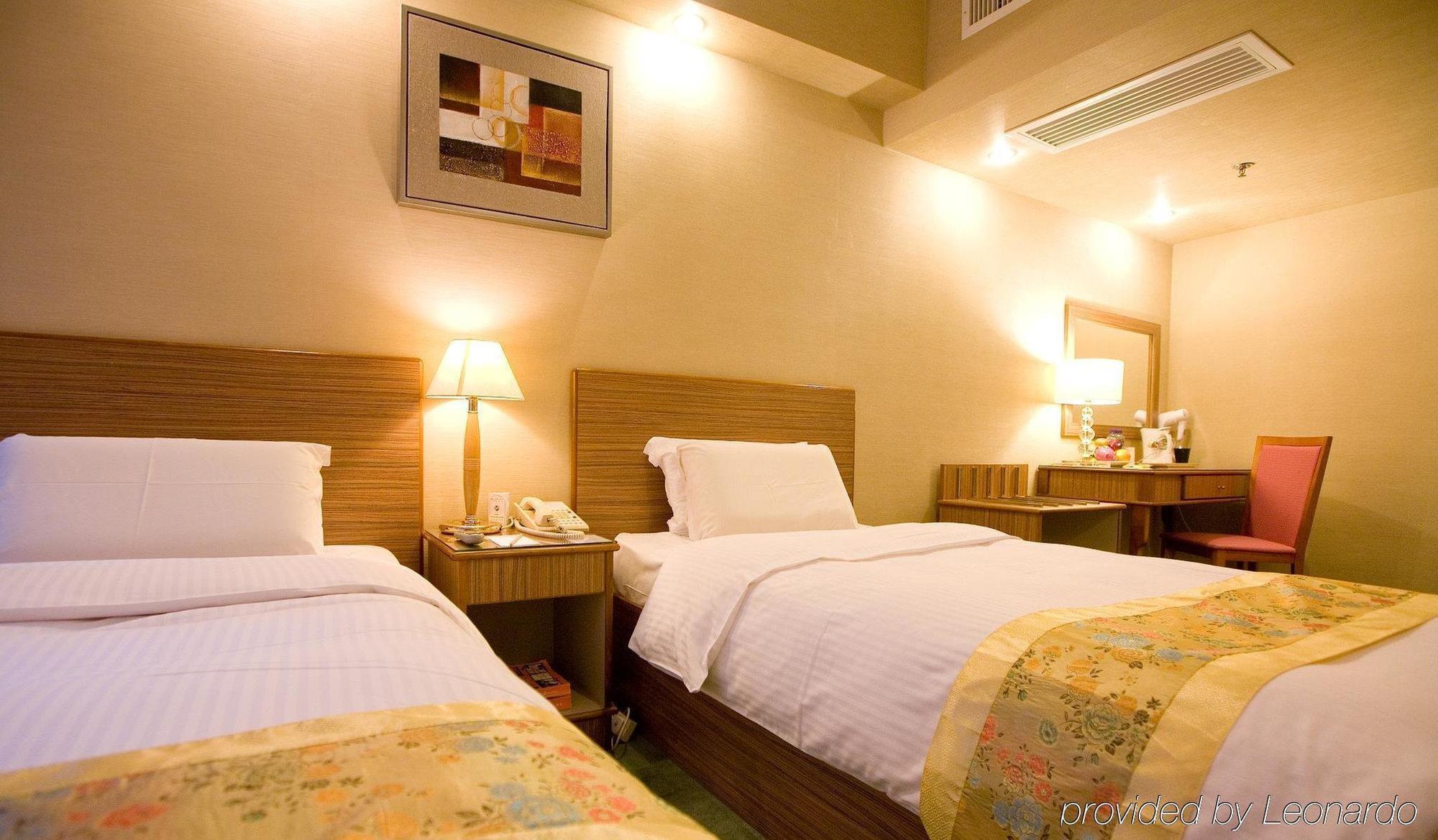 The Imperial 3*
