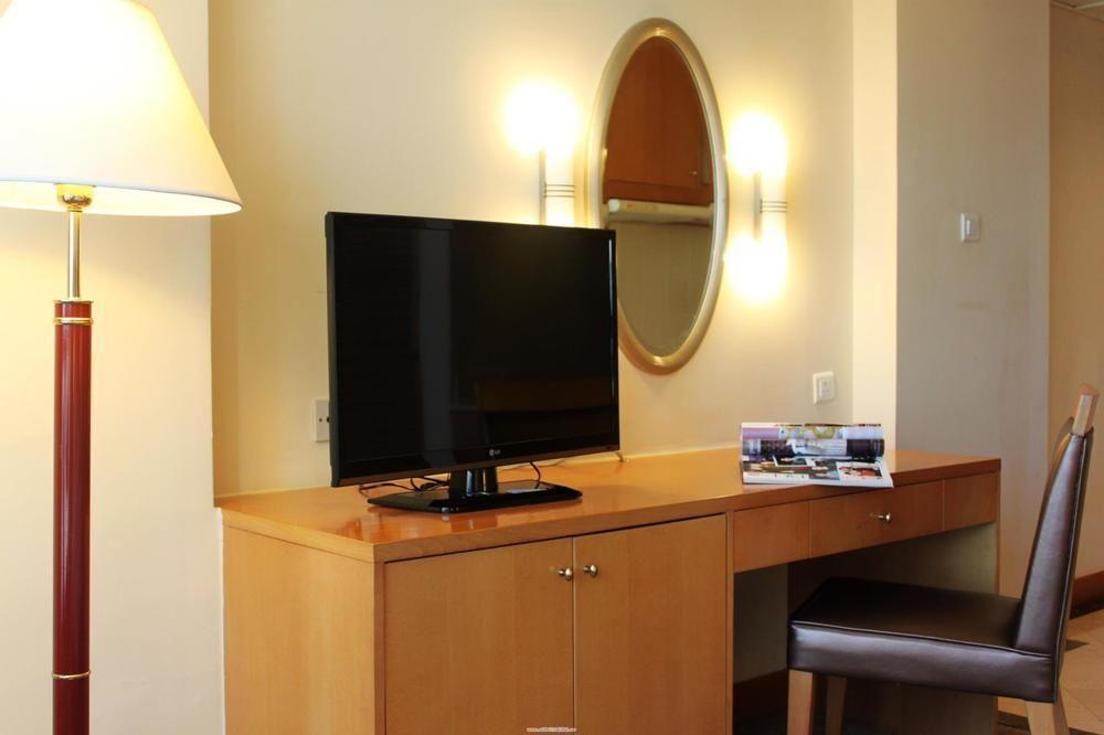 Harbour Plaza City Hotel 4*