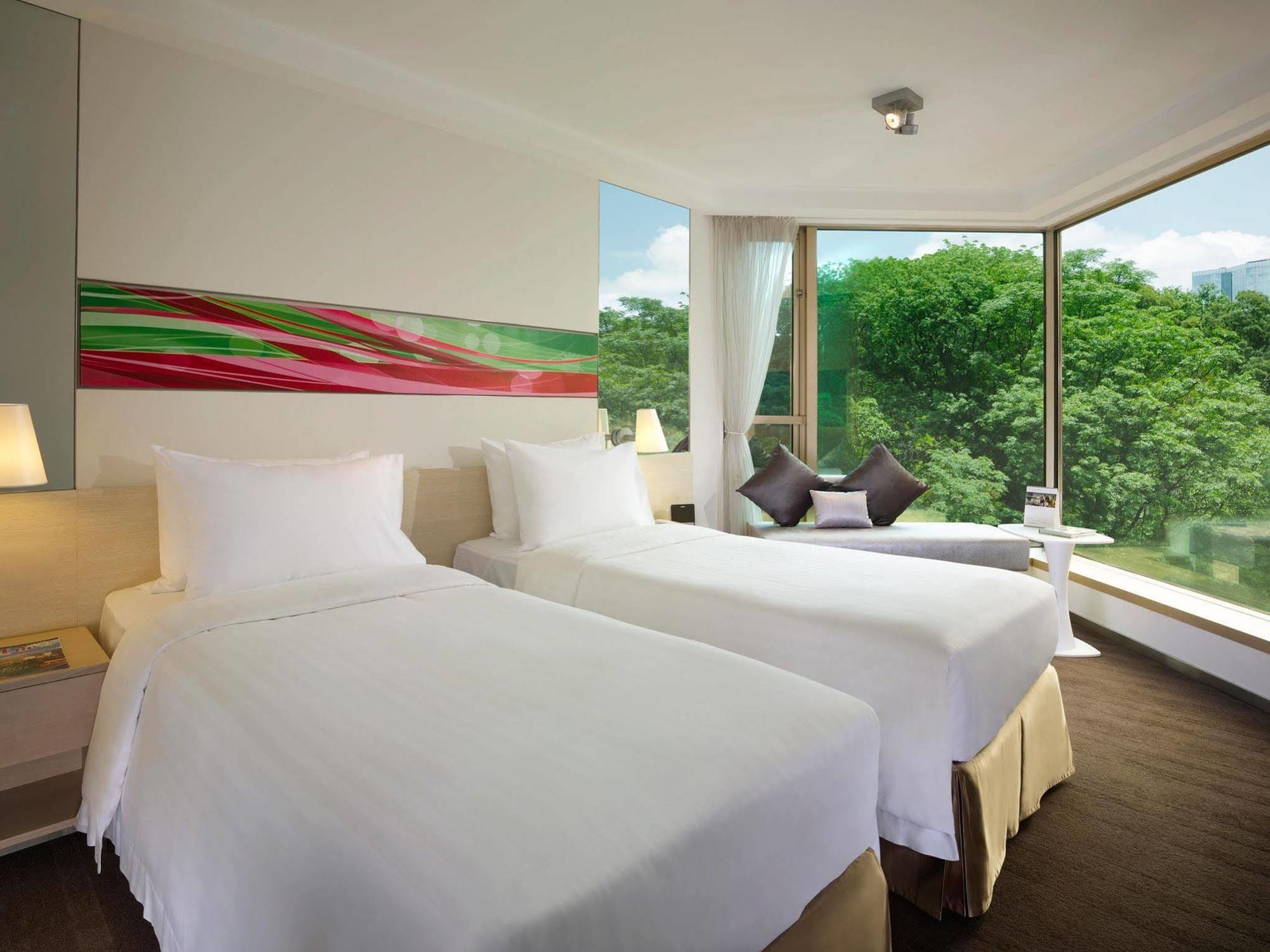 The Royal Pacific & Towers