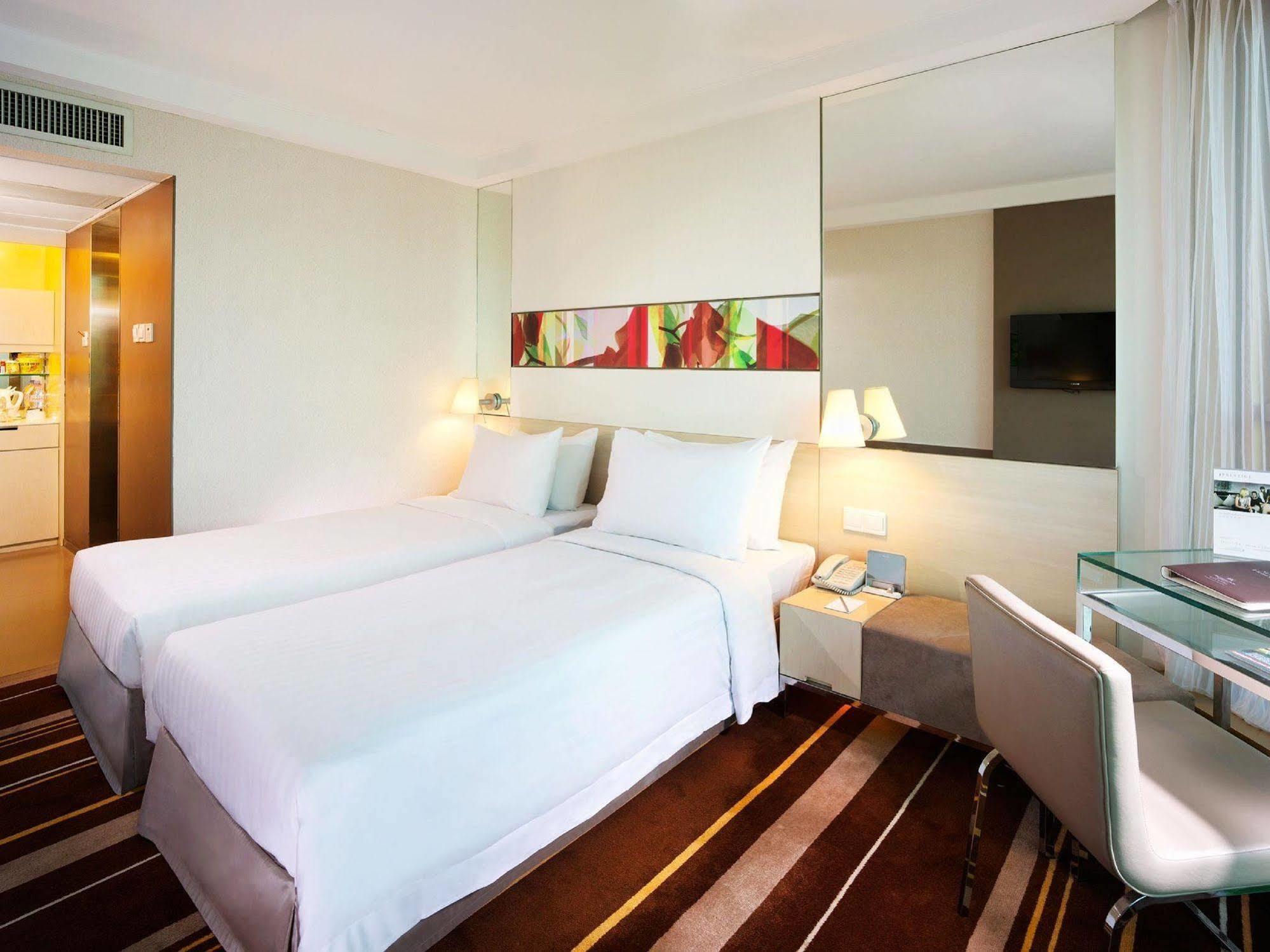 The Royal Pacific & Towers 4*