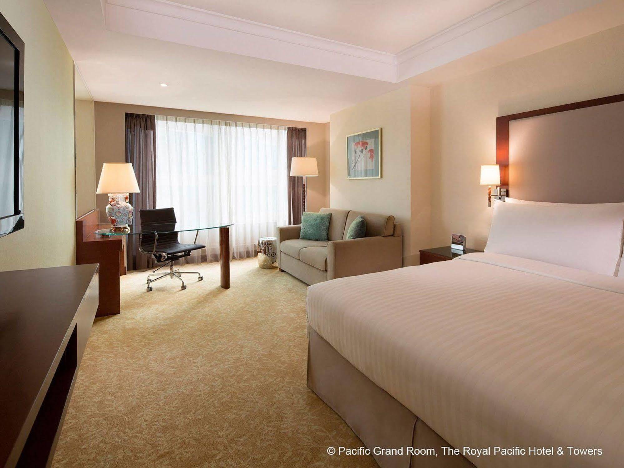 The Royal Pacific & Towers Hotel 4*