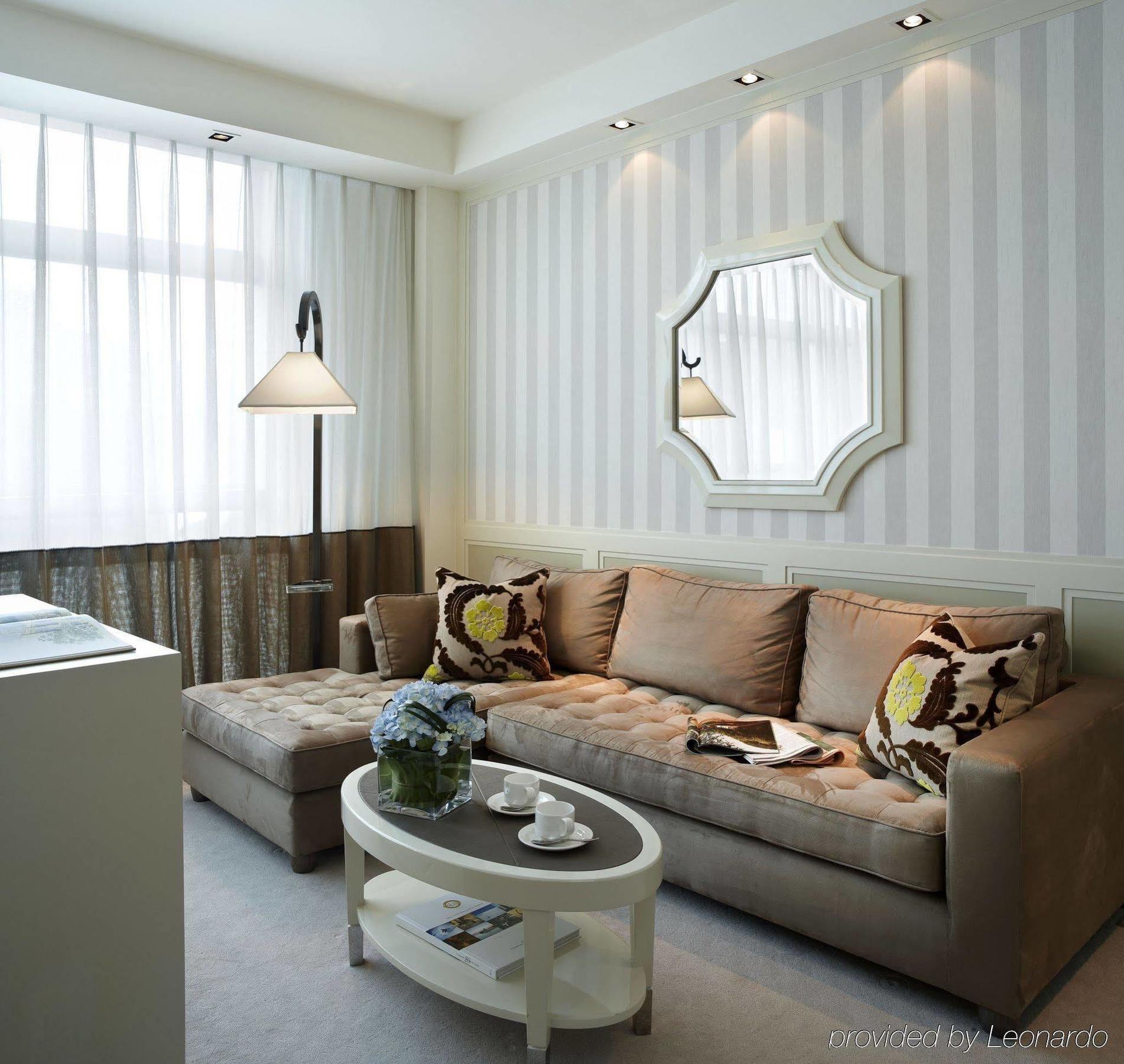 Hotel Lanson Place Causeway Bay, 5*