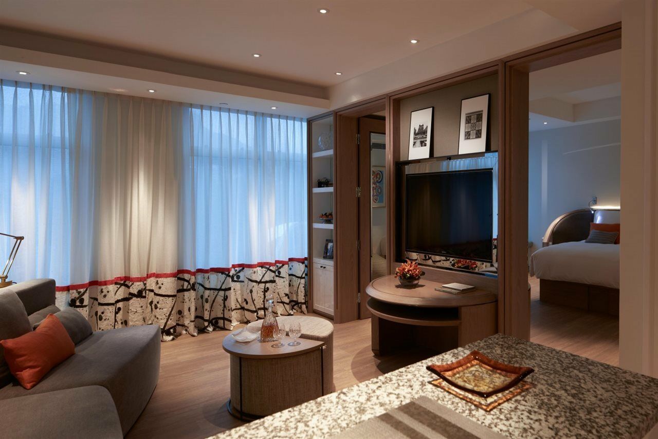 Hotel Lanson Place Causeway Bay, 5*