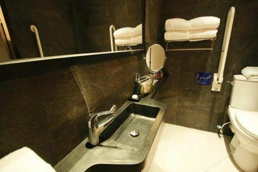 Noble Park Hotel 3*
