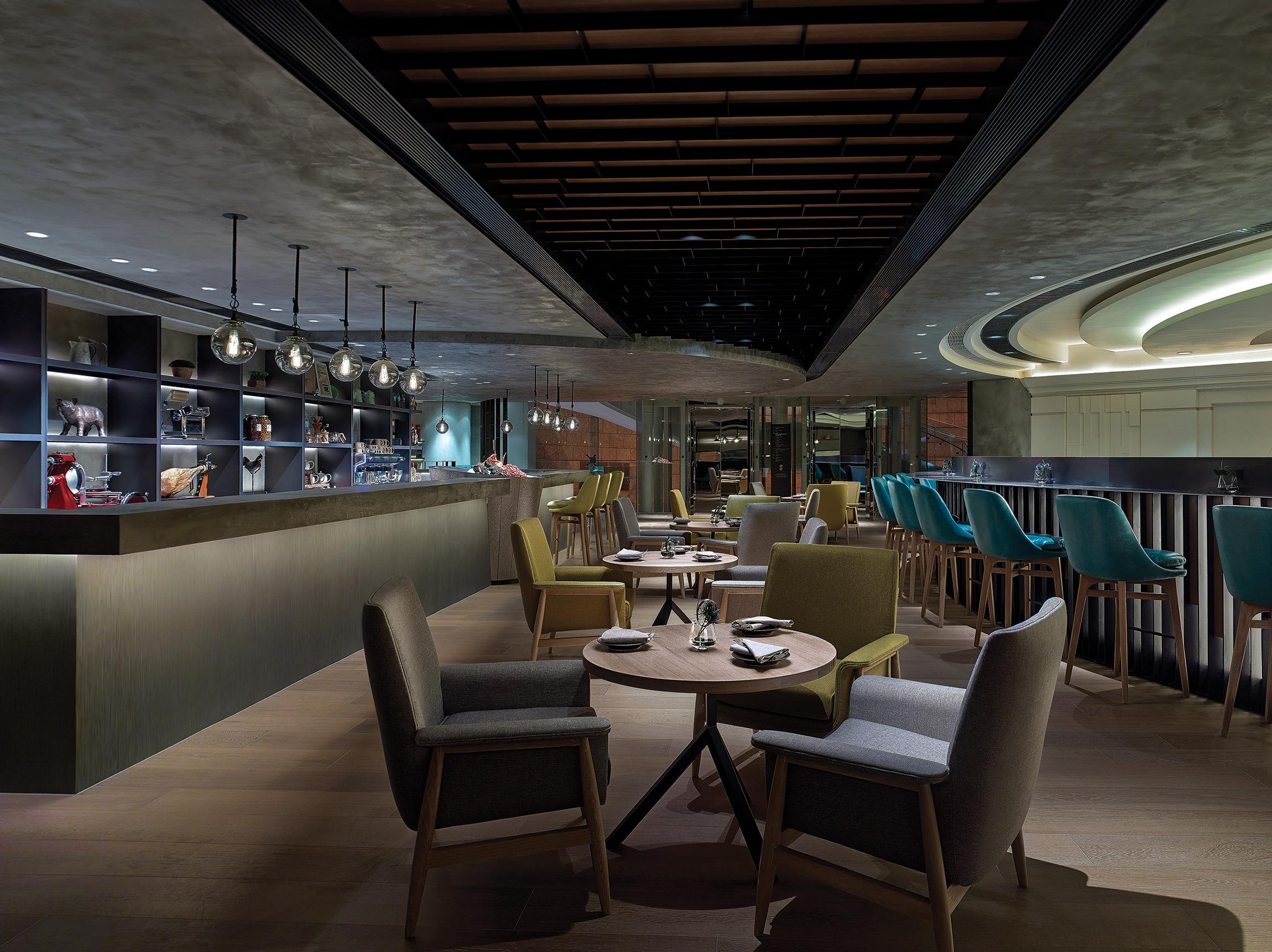 Cordis, Hotel
