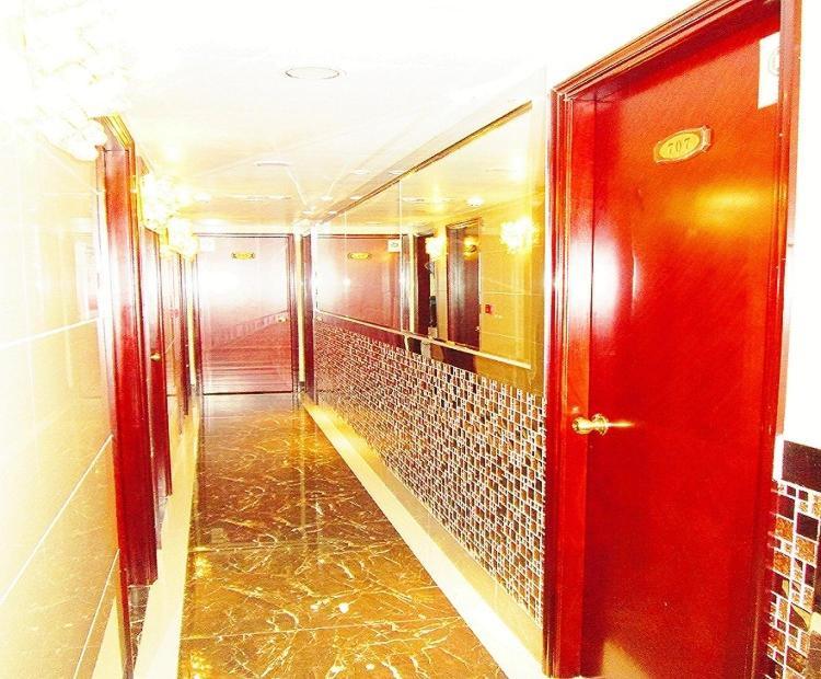 New Chung King Mansion - Tower C * Hong Kong