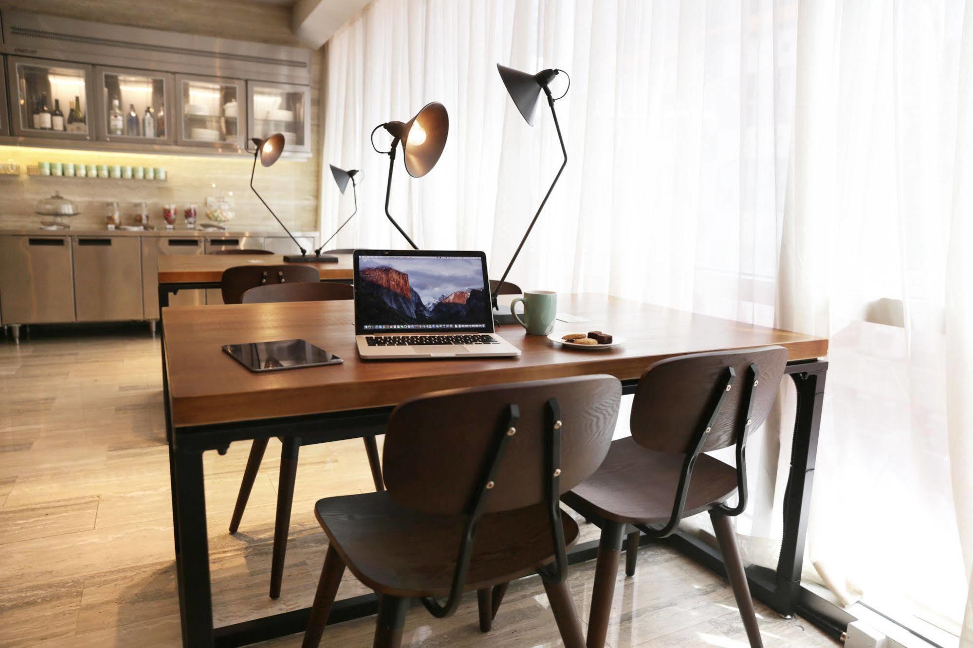 Dash Living On Queen's 4* Hong Kong