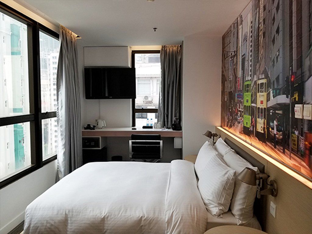 Dash Living On Hollywood 3*