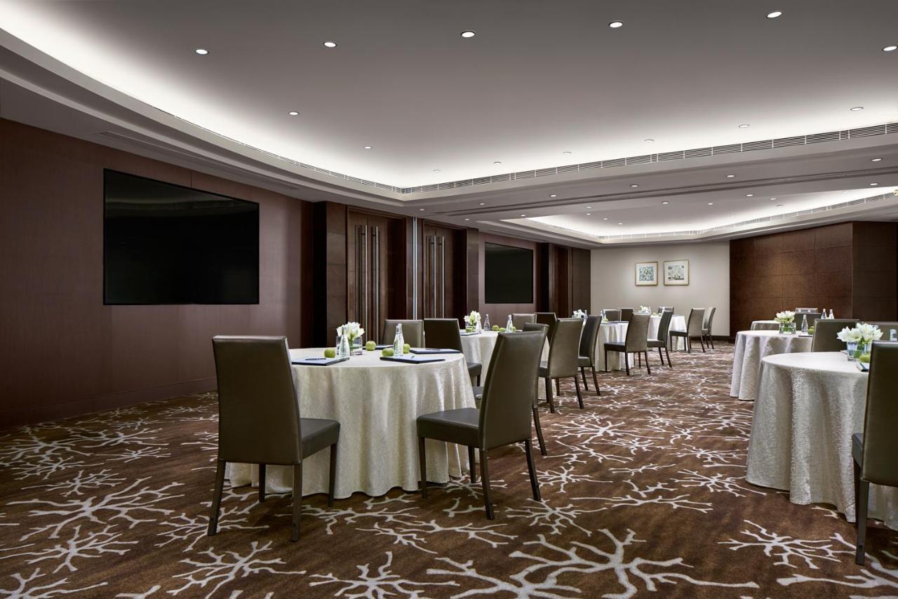 Cordis, Hotel