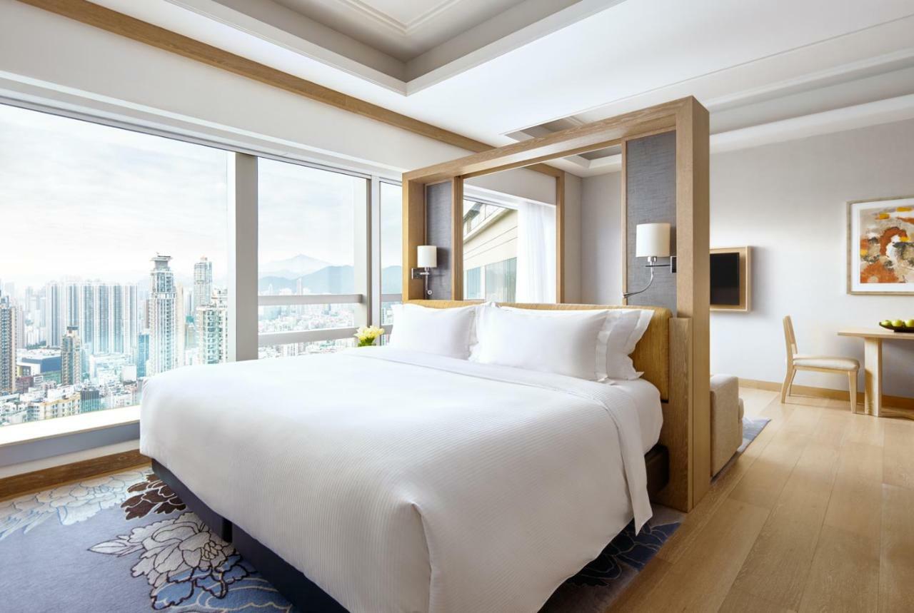 Cordis, Hotel