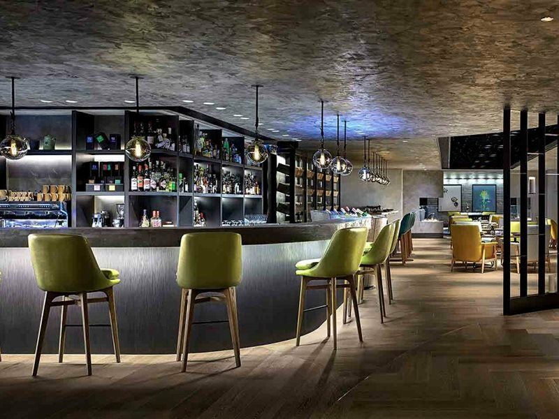 Cordis, Hotel