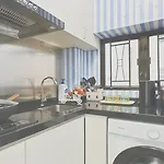 Apt 4Br10Pax, 2Bar ,1Mins Mtr