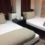 Manhattan Inn