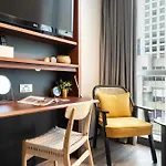 Dash Living On Queen\'S