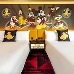 Disney\'S Hollywood Hotel