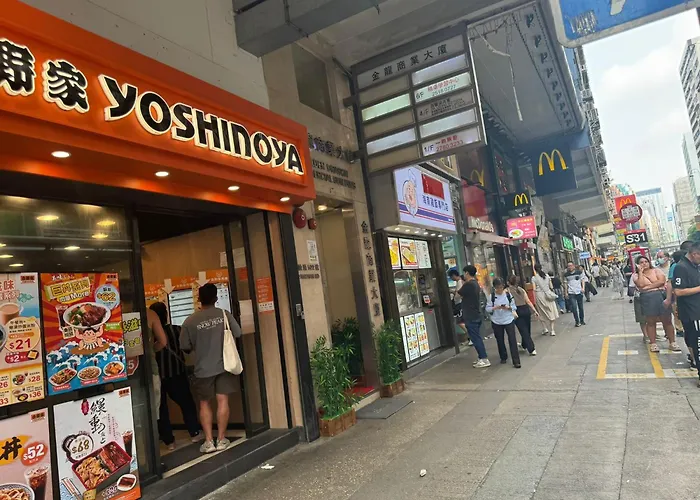 網紅琪寓 旺角最中心朗豪坊旁 正大街 地鐵口1分鐘兩房一廳一衛一廚可住4-6人