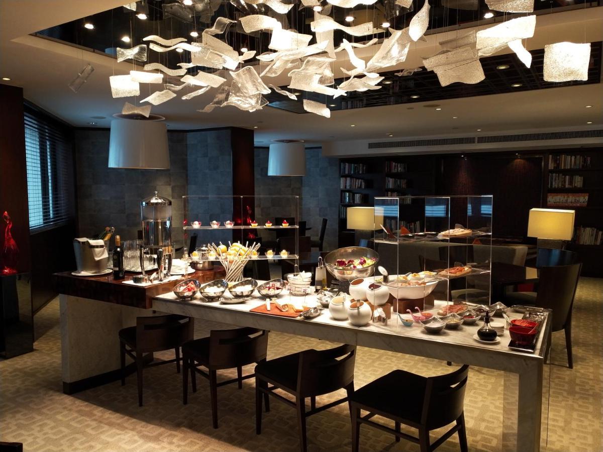 Gateway Hotel, Marco Polo Hotel