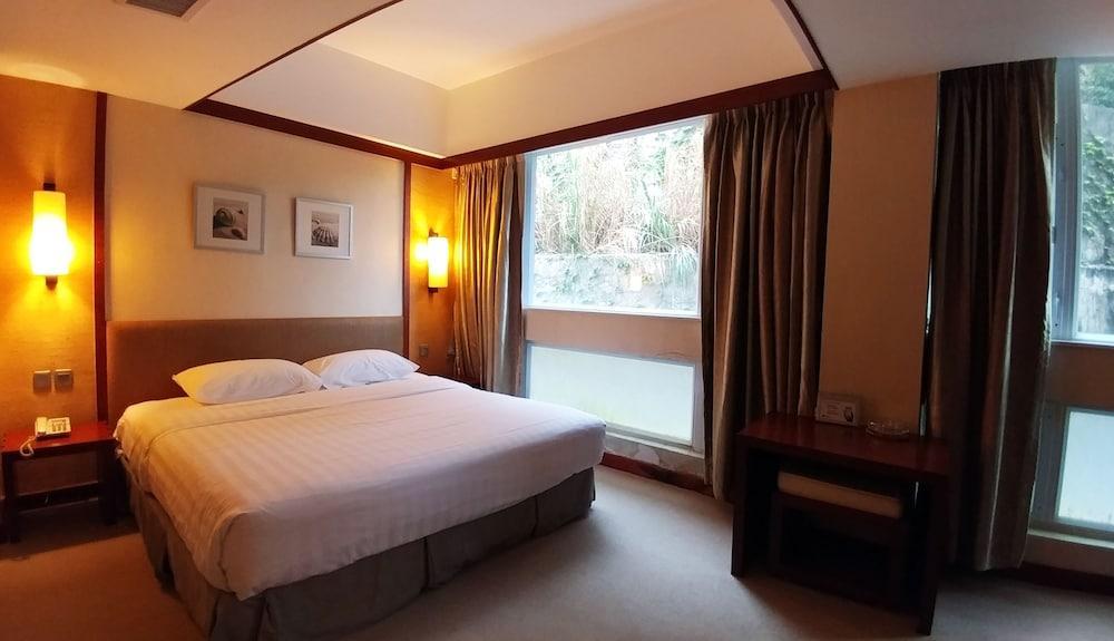 Warwick Cheung Chau Hotel 3*
