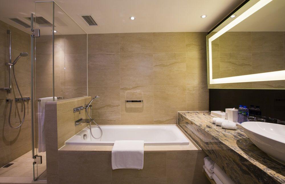 Gateway Hotel, Marco Polo Hotel
