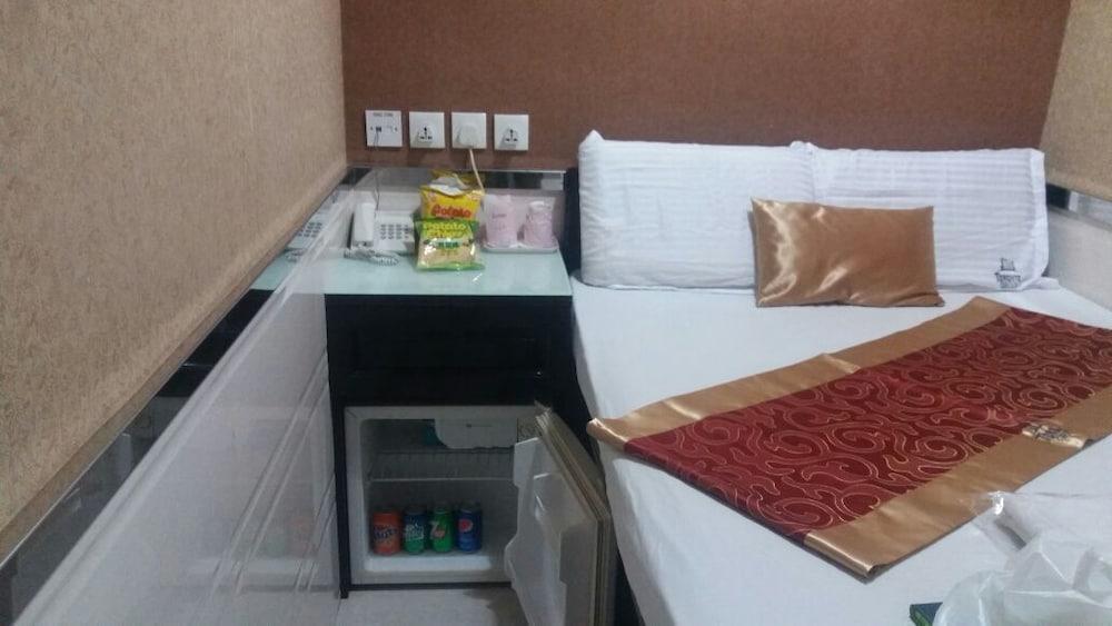 Temple Street Guest house *