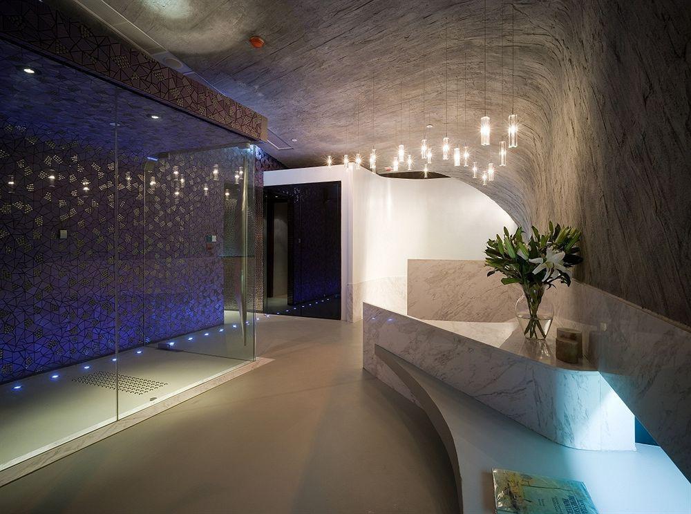V Wanchai Aparthotel 4*