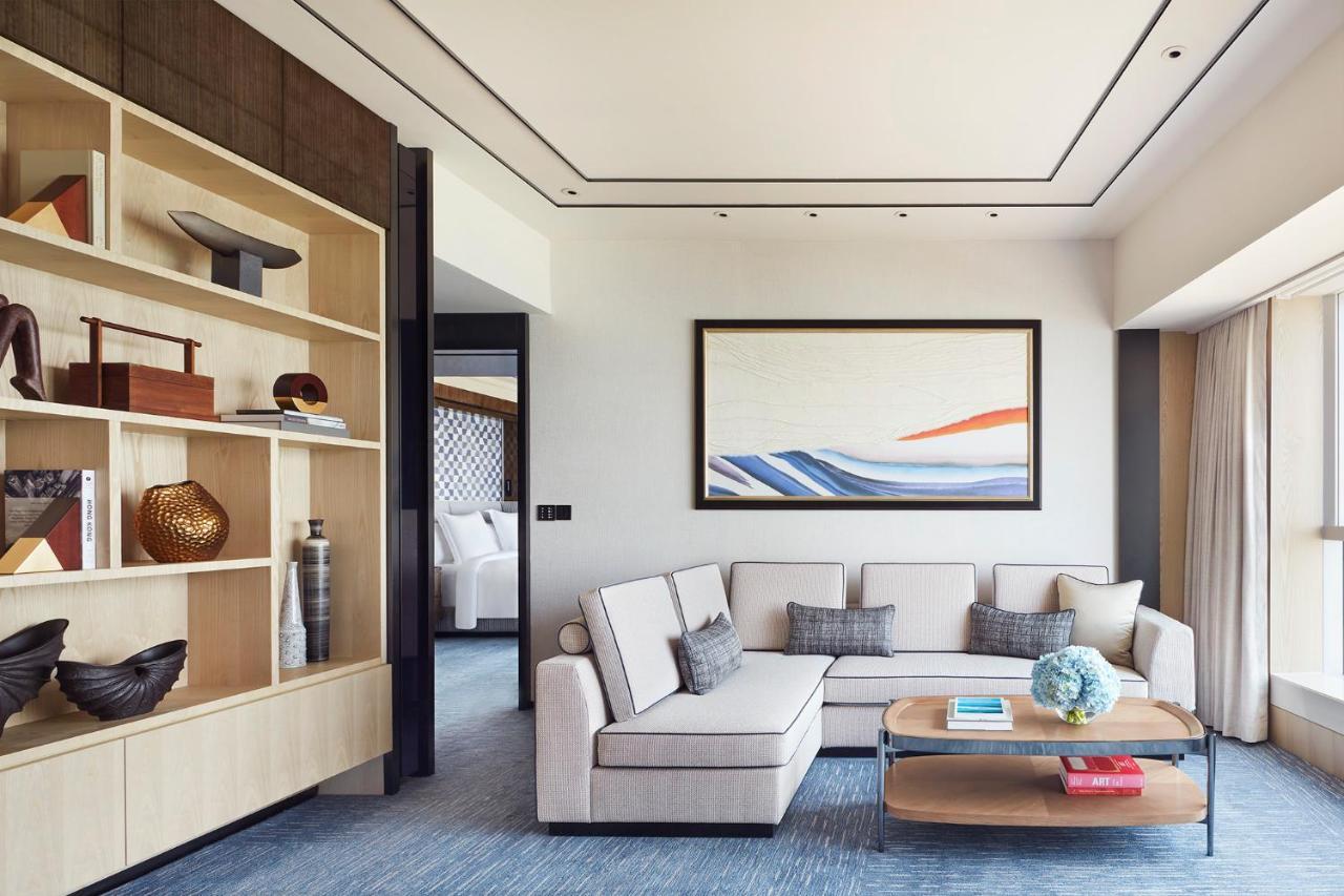 Four Seasons 5* Hong Kong