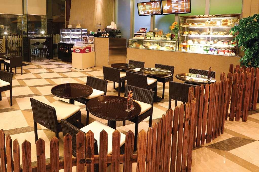 Harbour Plaza 8 Degrees Hotel