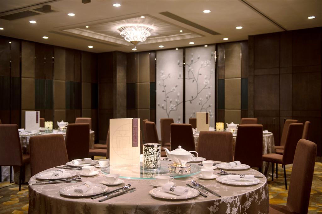 Royal Plaza Hotel 5*