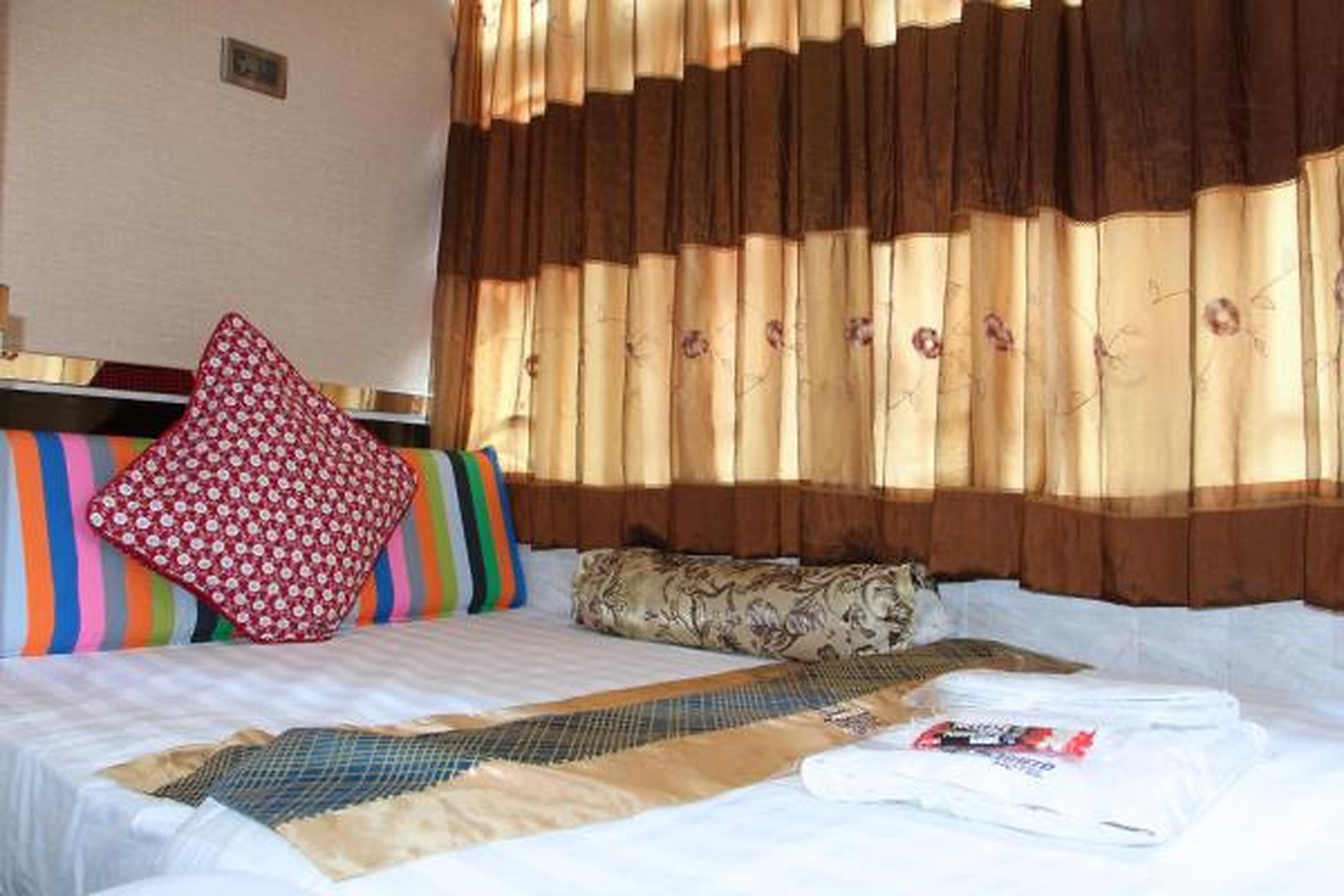 Temple Street Guest house *