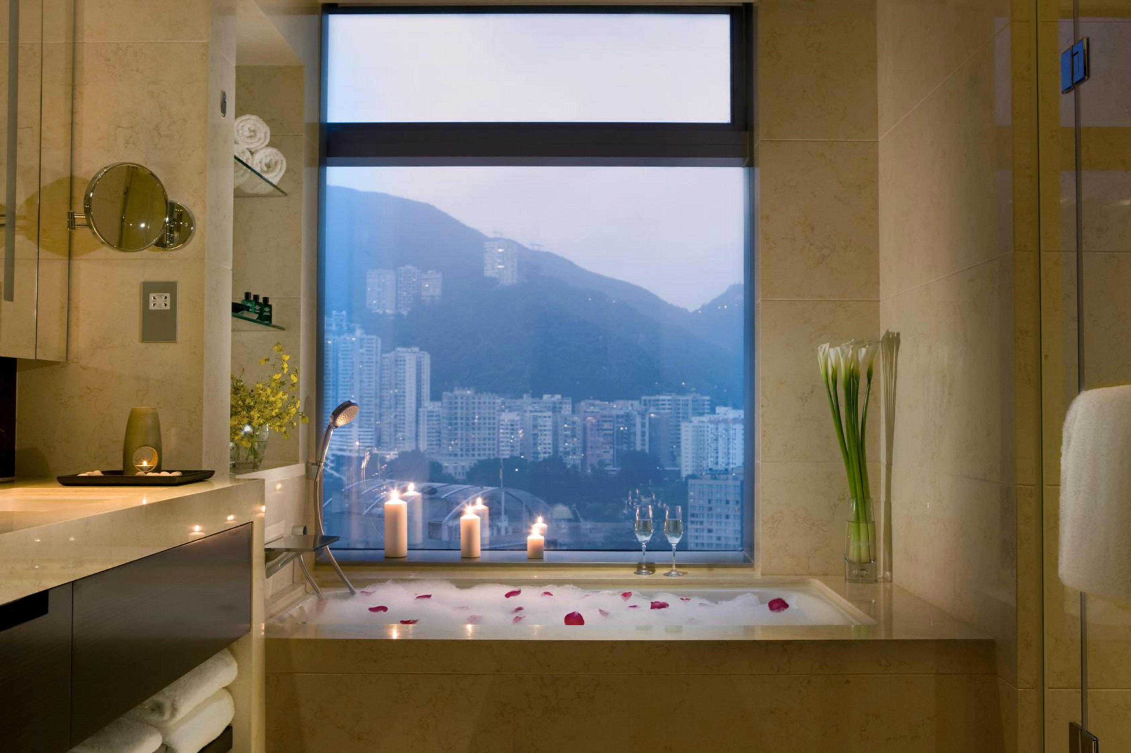 Crowne Plaza Causeway Bay By Ihg 5*
