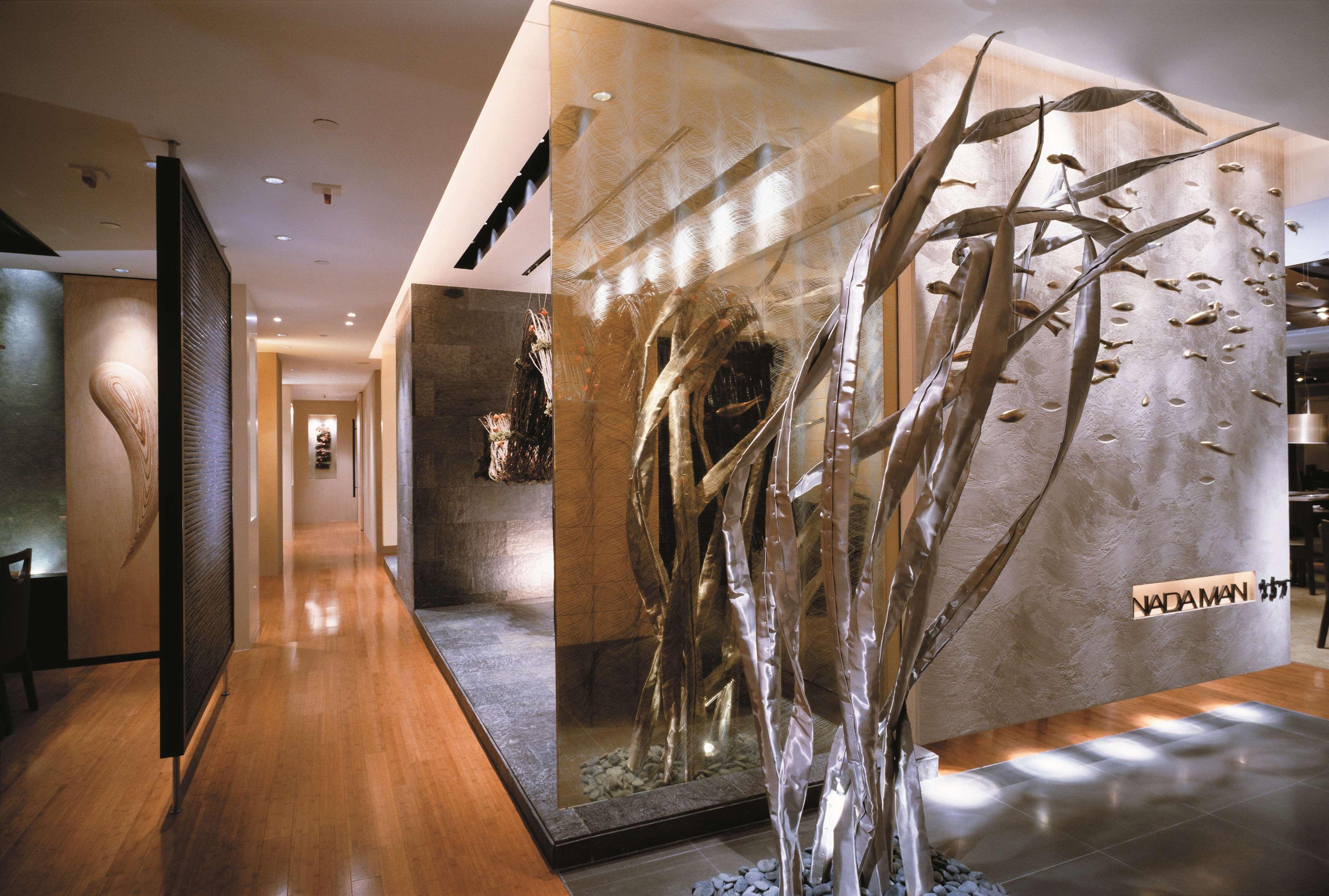 Kowloon Shangri-la, Hotel 5*