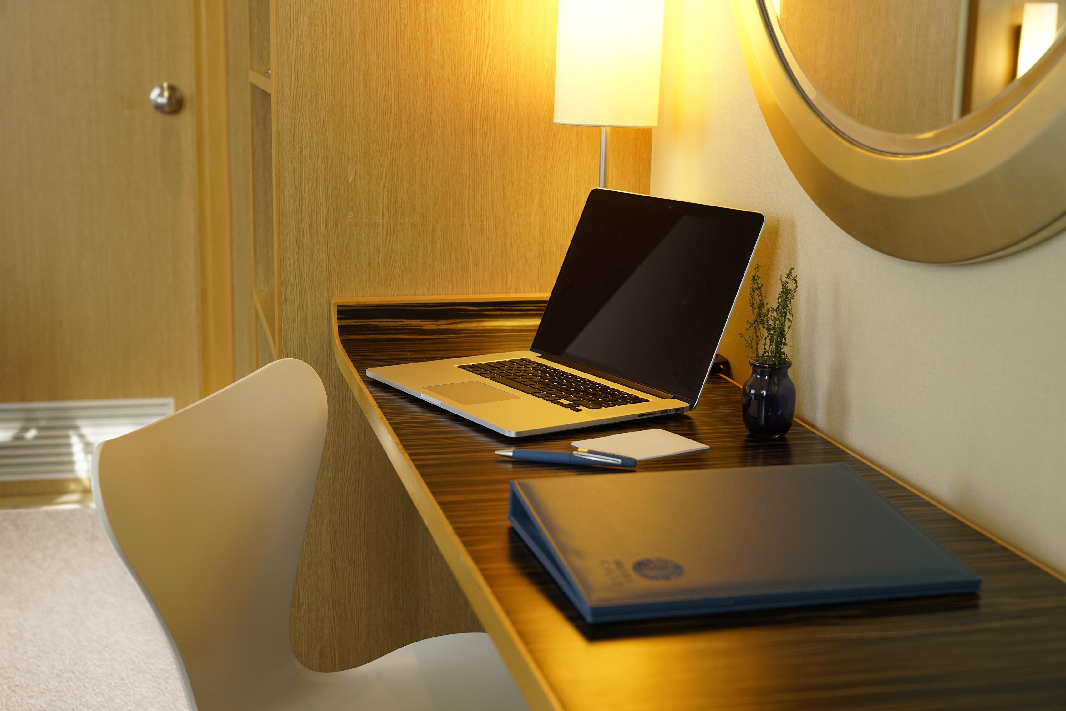 Cozi Harbour View Hotel 4*
