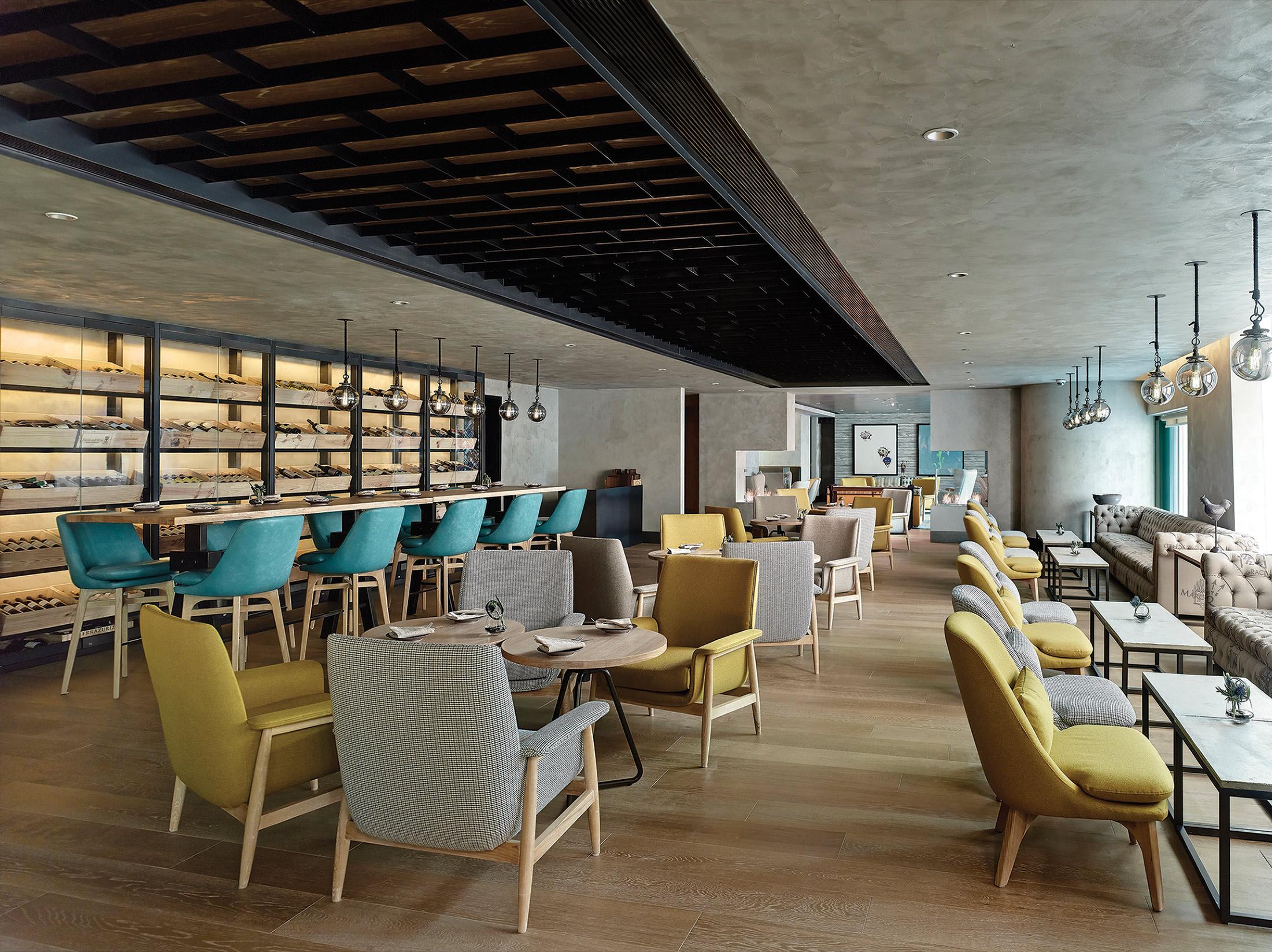 Khách sạn Cordis, 5*