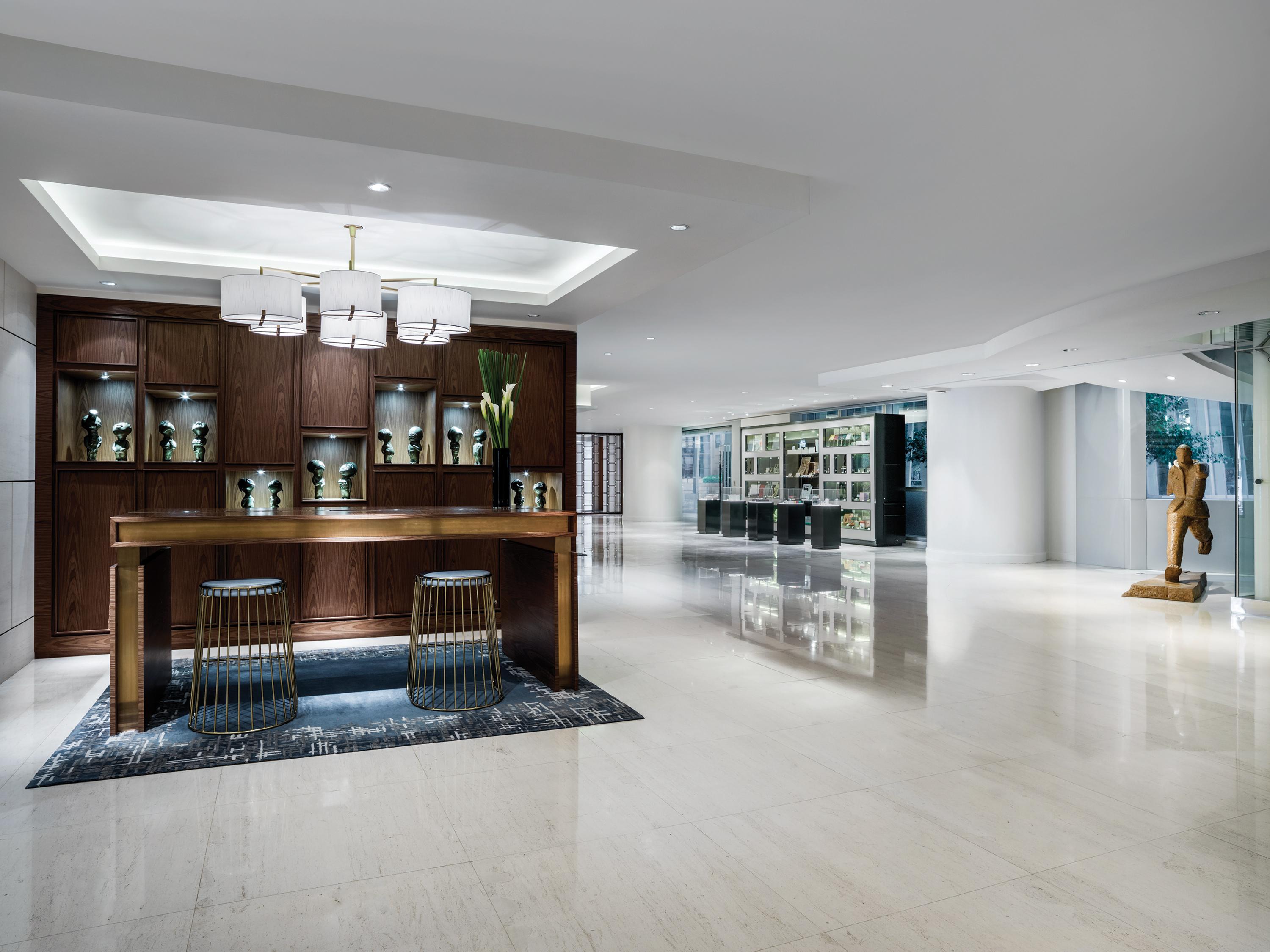 Khách sạn Cordis, 5*