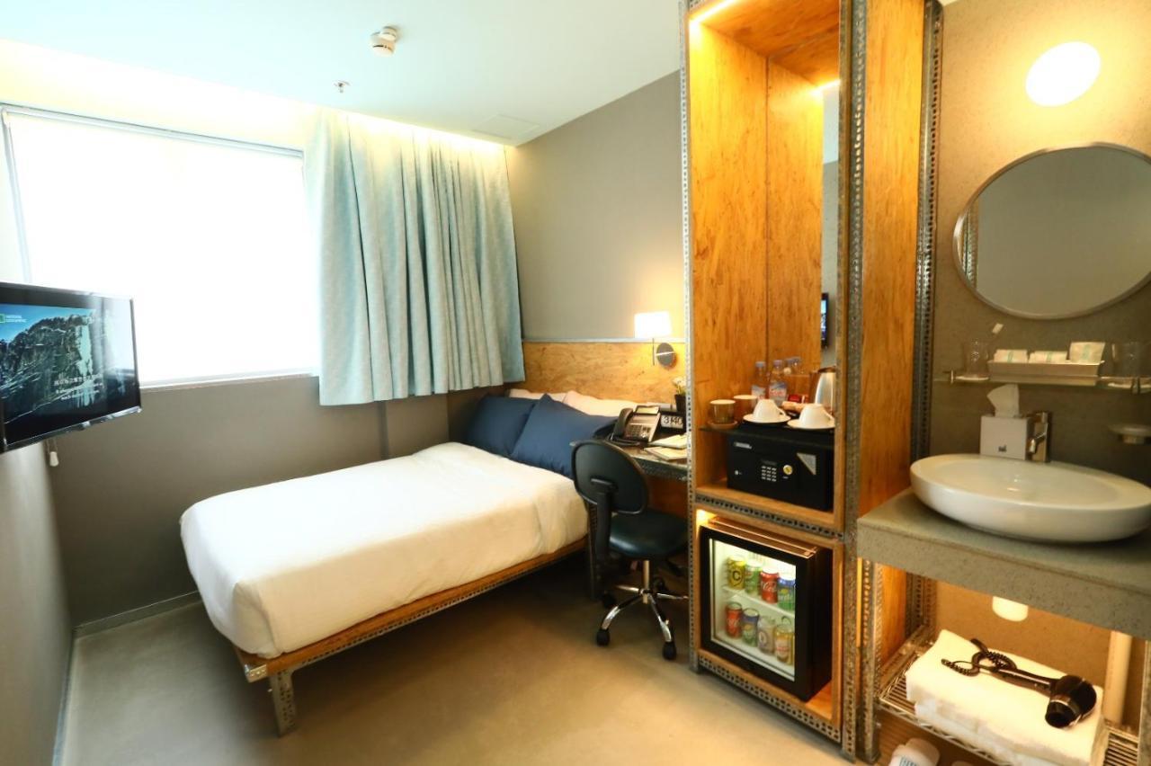 Ind Hotel