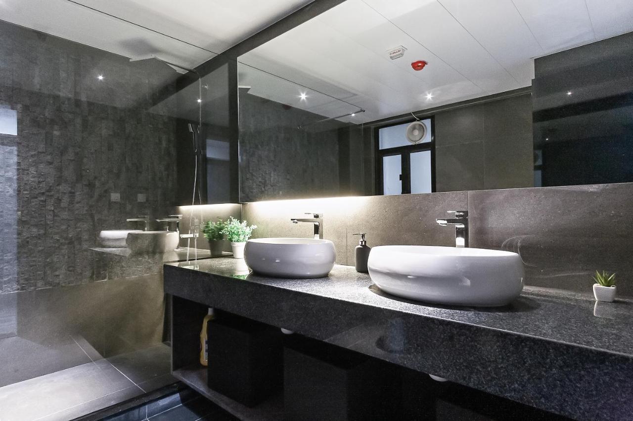 Les Barons Apartment Hong Kong