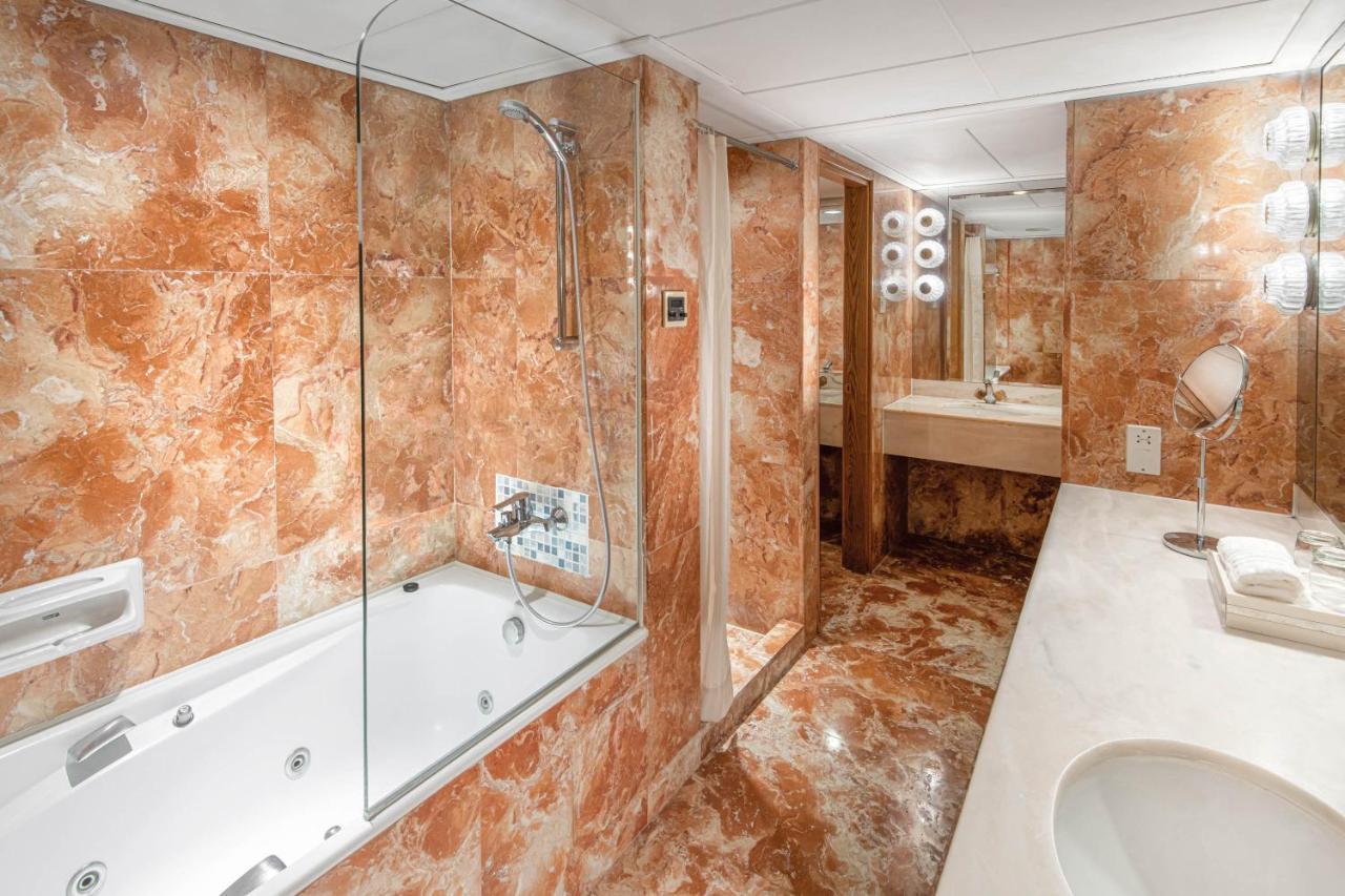 Regal Riverside Hotel 4*