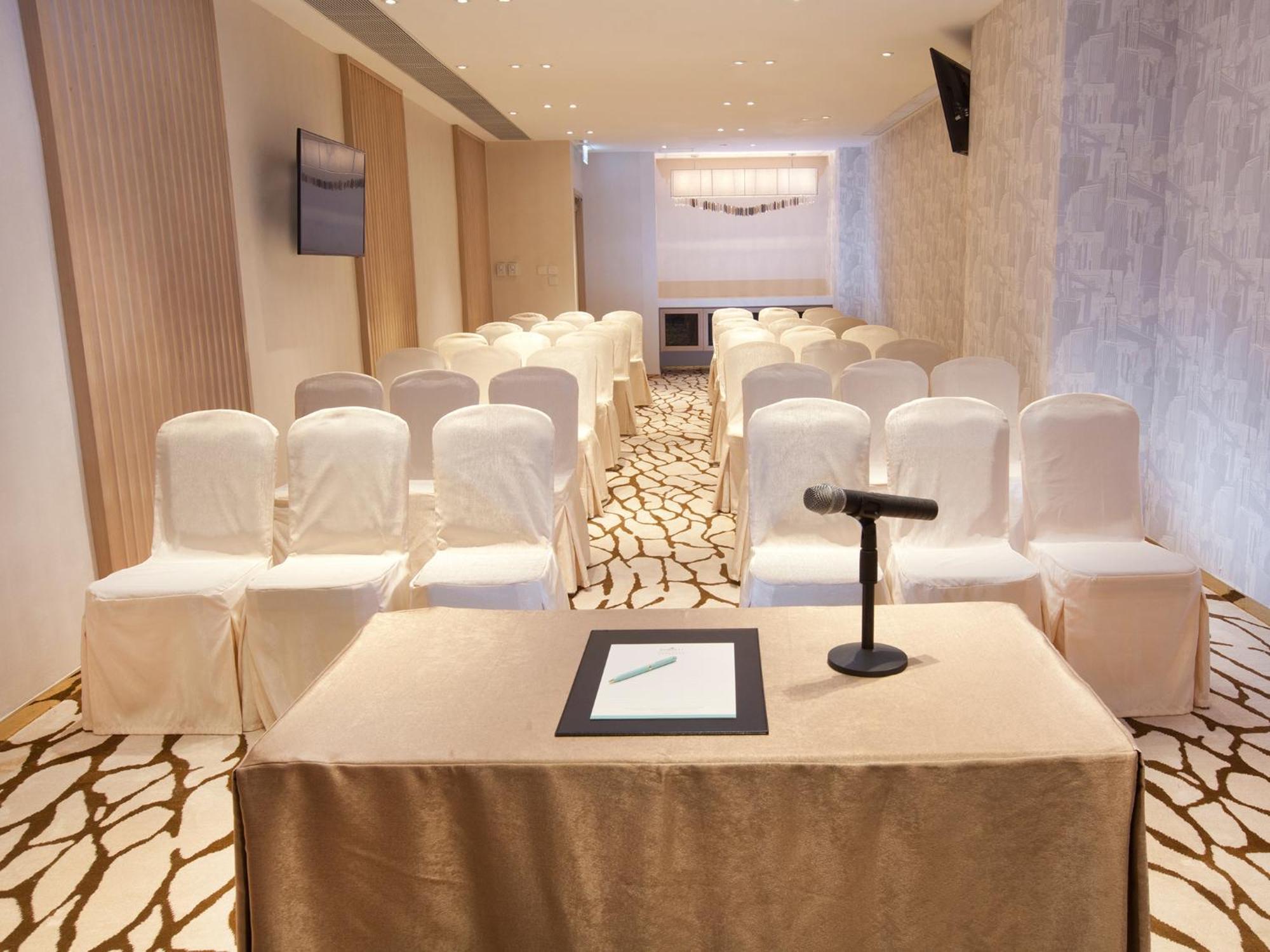 Dorsett Tsuen Wan,